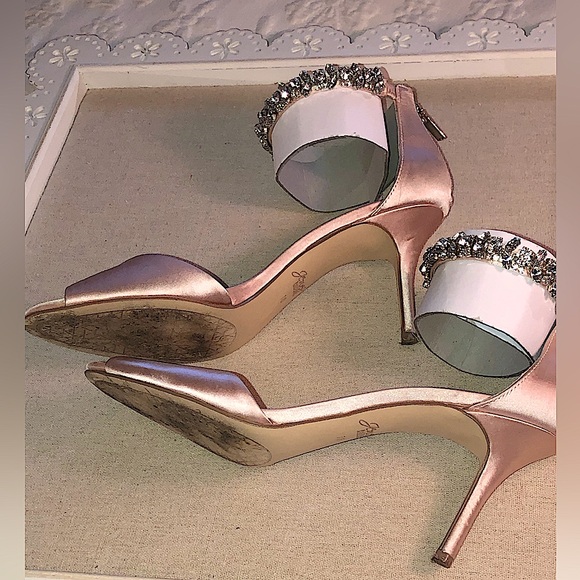 Badgley Mischka Raleigh Jeweled Satin High Heels. Woman’s Size 10 - Picture 4 of 15